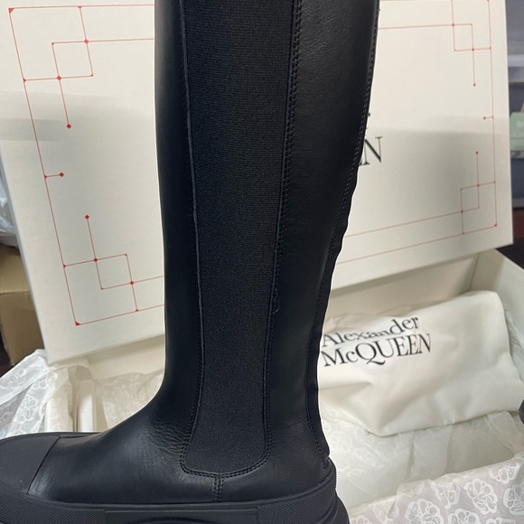 COPY - BNIB Alexander McQueen 666410WHZ66 Woman’s boot Black 40 - Picture 3 of 16